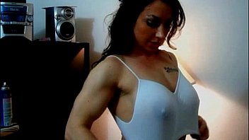 EroticMuscleVideos BrandiMaes Big Nipple Challenges